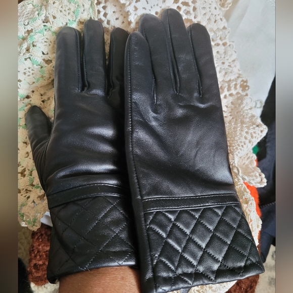 3M Thinsulate Accessories - 3M Thinsulate Black Leather Gloves with Quilted Interior